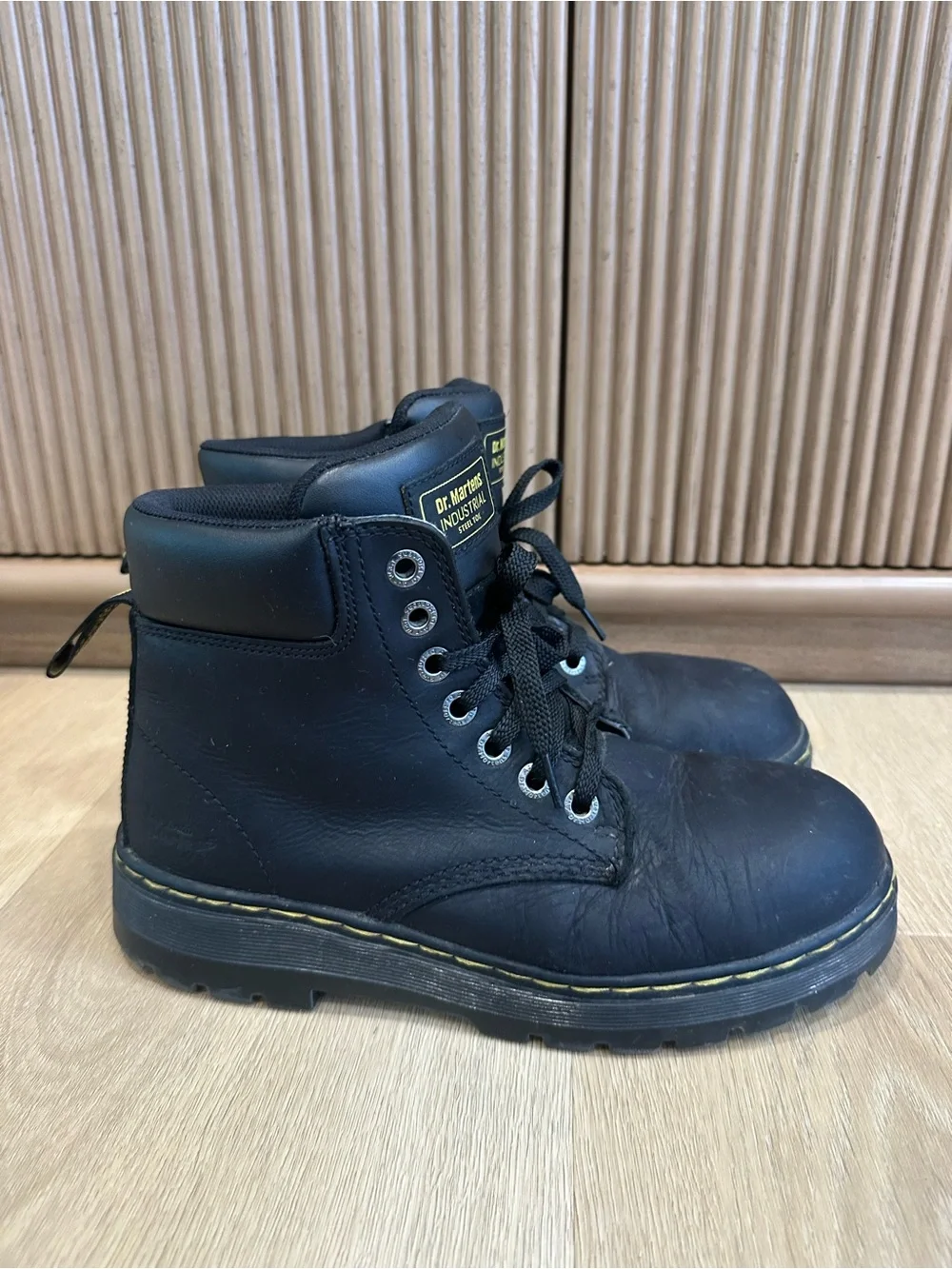 Dr. Martens Men’s Black Leather Work Boots Steel toe Slip Resistant size 9 men